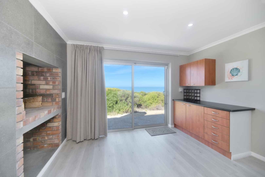 5 Bedroom Property for Sale in Kleinbaai Western Cape